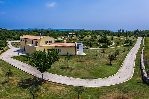Foto van Villa in Filipana met verwarmd zwembad - Vakantiehuis in Filipana - GardenSummer