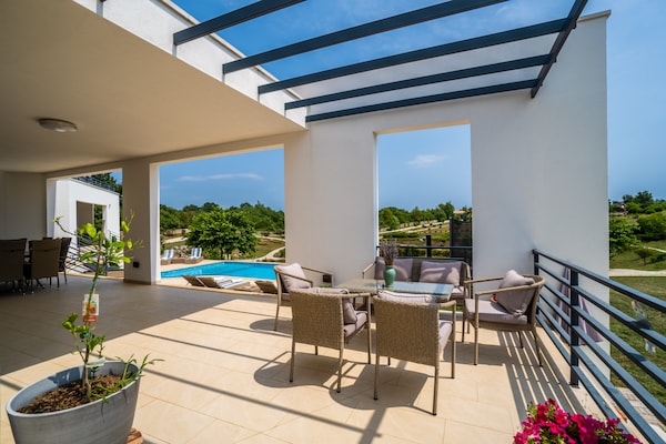 Foto van Villa in Filipana met verwarmd zwembad - Vakantiehuis in Filipana - terrace