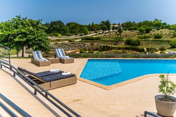Foto van Villa in Filipana met verwarmd zwembad - Vakantiehuis in Filipana - PoolOfHouse