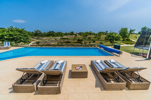 Foto van Villa in Filipana met verwarmd zwembad - Vakantiehuis in Filipana - PoolOfHouse