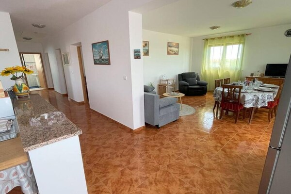 Foto van Ontspannende vakantie aan de Adriatische Zee - Vakantiehuis in LOBORIKA - DiningRoom