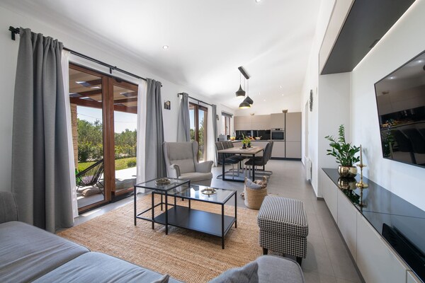 Foto van Luxe villa met jacuzzi en zwembad - Vakantiehuis in Mali Vareški - LivingRoom