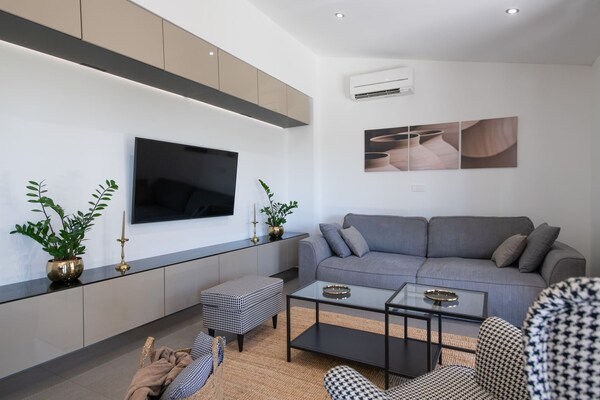 Foto van Luxe villa met jacuzzi en zwembad - Vakantiehuis in Mali Vareški - LivingRoom