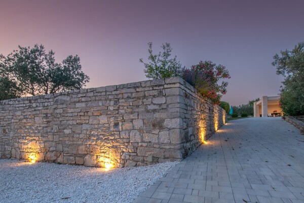 Foto van Luxe villa met jacuzzi en zwembad - Vakantiehuis in Mali Vareški - Outdoor