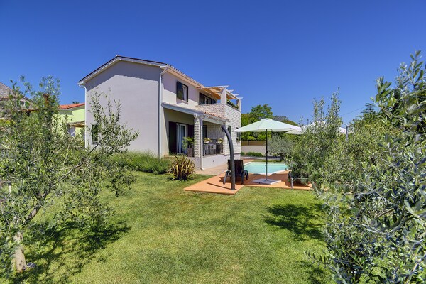 Foto van Villa in Krnica bij Strand & Zwembad - Vakantiehuis in Krnica - GardenSummer