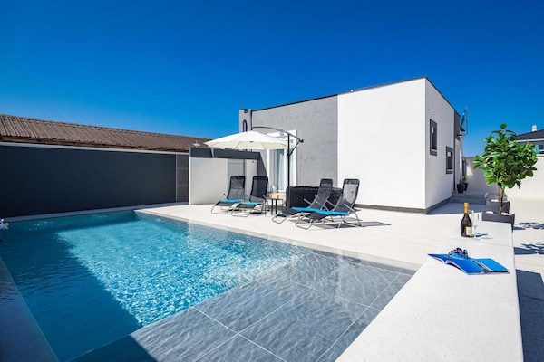 Foto van Villa in Gajana met verwarmd zwembad - Vakantiehuis in Gajana - PoolOfHouse