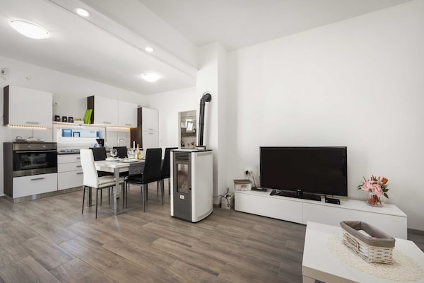 Foto van Villa in Gajana met verwarmd zwembad - Vakantiehuis in Gajana - LivingRoom