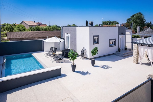 Foto van Villa in Gajana met verwarmd zwembad - Vakantiehuis in Gajana - PoolOfHouse