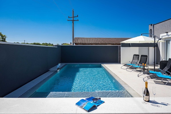 Foto van Villa in Gajana met verwarmd zwembad - Vakantiehuis in Gajana - PoolOfHouse