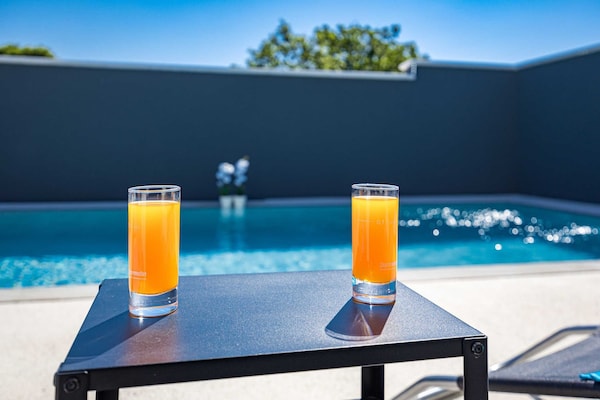 Foto van Villa in Gajana met verwarmd zwembad - Vakantiehuis in Gajana - PoolOfHouse