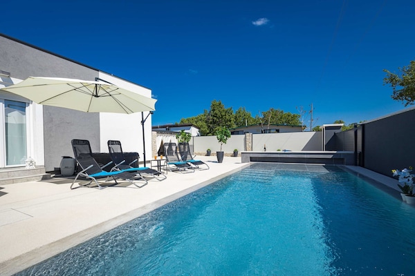 Foto van Villa in Gajana met verwarmd zwembad - Vakantiehuis in Gajana - PoolOfHouse