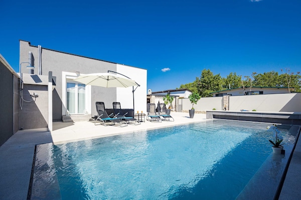 Foto van Villa in Gajana met verwarmd zwembad - Vakantiehuis in Gajana - PoolOfHouse