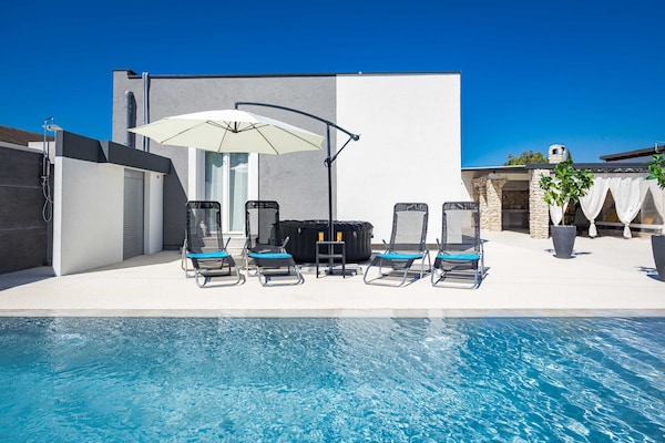 Foto van Villa in Gajana met verwarmd zwembad - Vakantiehuis in Gajana - PoolOfHouse