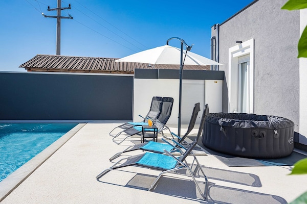 Foto van Villa in Gajana met verwarmd zwembad - Vakantiehuis in Gajana - PoolOfHouse