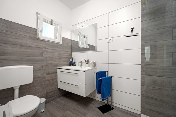 Foto van Villa in Gajana met verwarmd zwembad - Vakantiehuis in Gajana - BathRoom