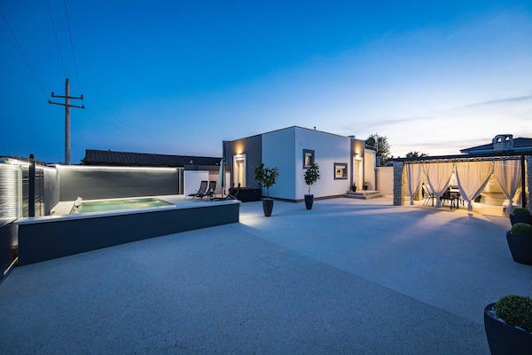 Foto van Villa in Gajana met verwarmd zwembad - Vakantiehuis in Gajana - Outdoor
