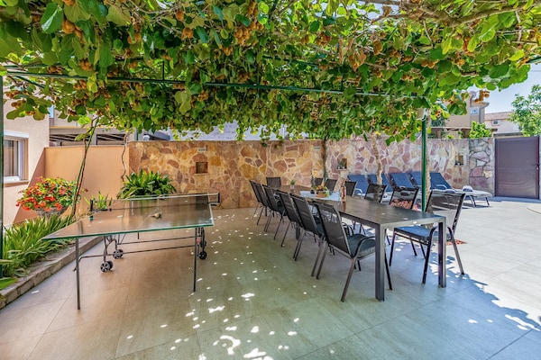 Foto van Villa in Peroj met Zwembad bij Strand - Vakantiehuis in Peroj - TerraceBalcony