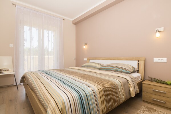 Foto van Ruime landelijke villa met zwembad - Vakantiehuis in Kapelica - BedRoom