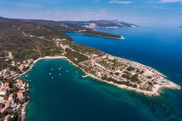 Foto van Ruime landelijke villa met zwembad - Vakantiehuis in Kapelica - AreaSummer20KM