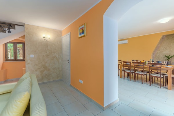 Foto van Villa in Skitaca met Zwembad en Zeezicht - Vakantiehuis in Koromačno - Kitchen