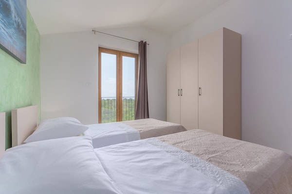 Foto van Villa in Skitaca met Zwembad en Zeezicht - Vakantiehuis in Koromačno - BedRoom