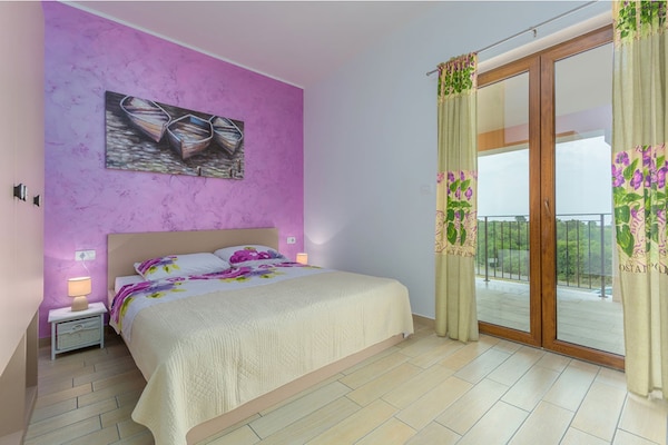 Foto van Villa in Skitaca met Zwembad en Zeezicht - Vakantiehuis in Koromačno - BedRoom