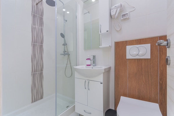 Foto van Villa in Skitaca met Zwembad en Zeezicht - Vakantiehuis in Koromačno - BathRoom