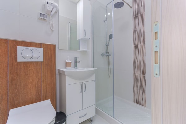 Foto van Villa in Skitaca met Zwembad en Zeezicht - Vakantiehuis in Koromačno - BathRoom