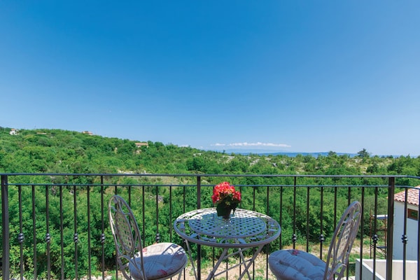 Foto van Villa in Skitaca met Zwembad en Zeezicht - Vakantiehuis in Koromačno - TerraceBalcony