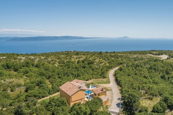 Foto van Villa in Skitaca met Zwembad en Zeezicht - Vakantiehuis in Koromačno - AreaSummer5KM