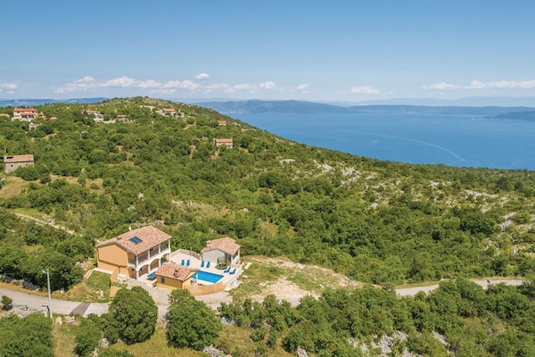 Foto van Villa in Skitaca met Zwembad en Zeezicht - Vakantiehuis in Koromačno - AreaSummer5KM