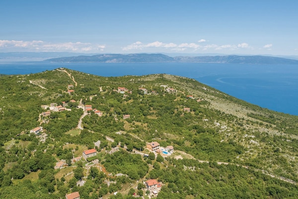Foto van Villa in Skitaca met Zwembad en Zeezicht - Vakantiehuis in Koromačno - AreaSummer5KM
