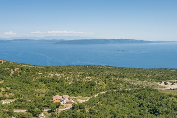 Foto van Villa in Skitaca met Zwembad en Zeezicht - Vakantiehuis in Koromačno - AreaSummer5KM