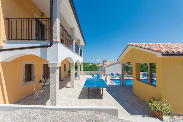 Foto van Villa in Skitaca met Zwembad en Zeezicht - Vakantiehuis in Koromačno - Outdoor