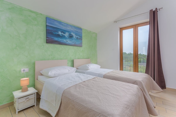 Foto van Villa in Skitaca met Zwembad en Zeezicht - Vakantiehuis in Koromačno - BedRoom
