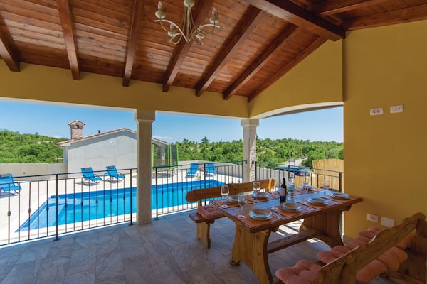 Foto van Villa in Skitaca met Zwembad en Zeezicht - Vakantiehuis in Koromačno - terrace