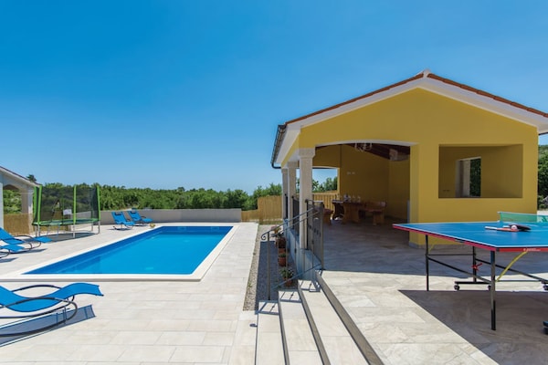 Foto van Villa in Skitaca met Zwembad en Zeezicht - Vakantiehuis in Koromačno - PoolOfHouse