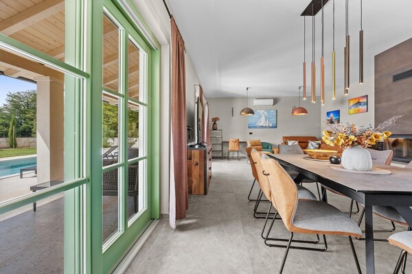 Foto van Familievakantiewoning met zwembad in Istrië - Vakantiehuis in Žminj - DiningRoom
