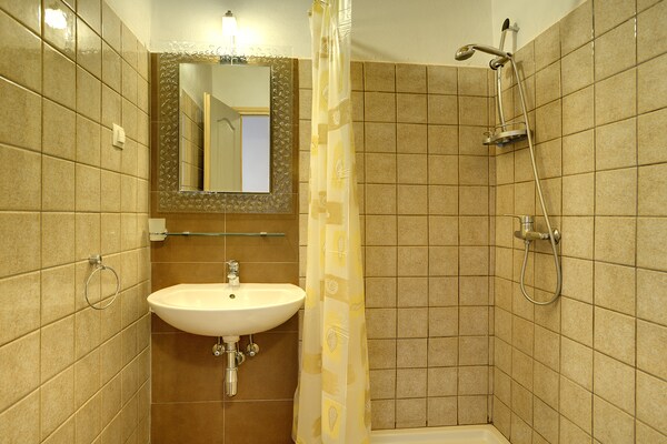 Foto van Villa in Batlug met privézwembad - Vakantiehuis in Batlug - BedRoom