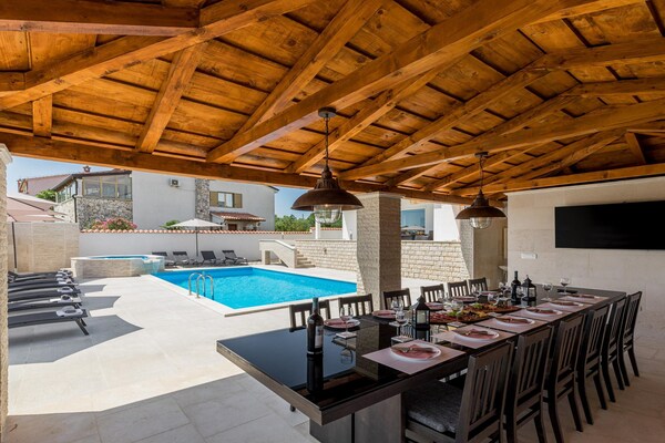 Foto van Esthetische villa met privézwembad - Vakantiehuis in Buici - TerraceBalcony