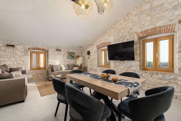 Foto van Prachtig appartement met uitzicht - Vakantiehuis in Mugeba - DiningRoom