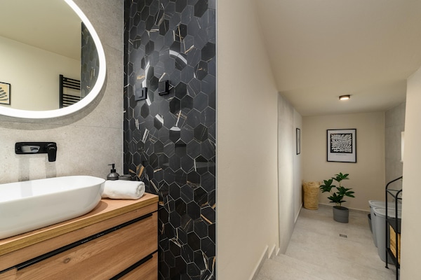 Foto van Prachtig appartement met uitzicht - Vakantiehuis in Mugeba - BathRoom