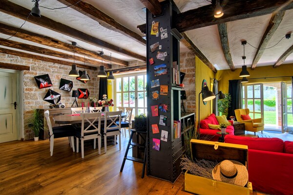 Foto van Villa nabij Poreč met privézwembad - Vakantiehuis in Baderna - DiningRoom