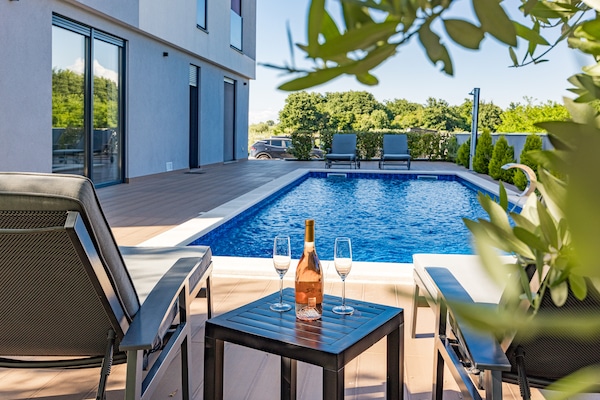 Foto van Villa met zwembad, speelkamer en tuin - Vakantiehuis in Cervar Porat - PoolOfHouse