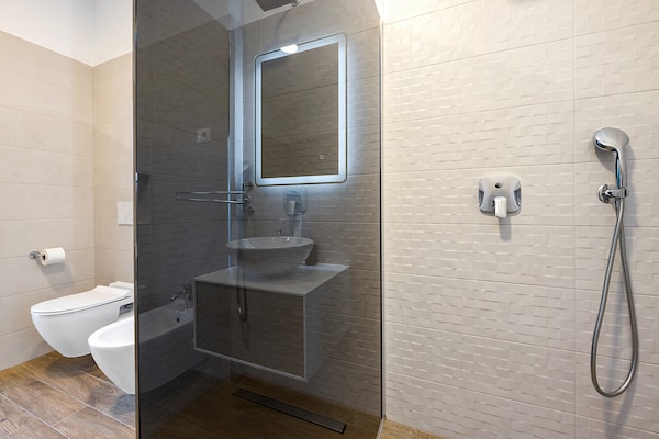 Foto van Villa met zwembad, speelkamer en tuin - Vakantiehuis in Cervar Porat - BathRoom