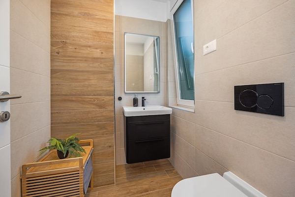 Foto van Villa met zwembad, speelkamer en tuin - Vakantiehuis in Cervar Porat - BathRoom