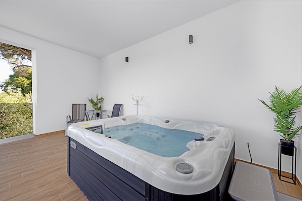Foto van Villa met zwembad, speelkamer en tuin - Vakantiehuis in Cervar Porat - TerraceBalcony