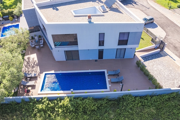 Foto van Villa met zwembad, speelkamer en tuin - Vakantiehuis in Cervar Porat - ViewSummer