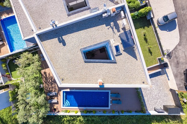 Foto van Villa met zwembad, speelkamer en tuin - Vakantiehuis in Cervar Porat - ViewSummer