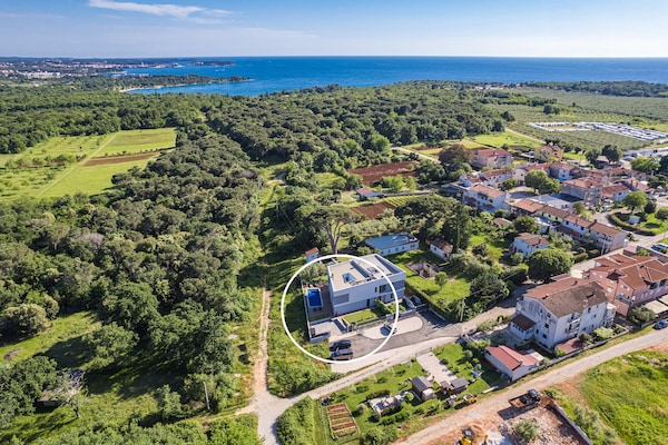 Foto van Villa met zwembad, speelkamer en tuin - Vakantiehuis in Cervar Porat - ViewSummer